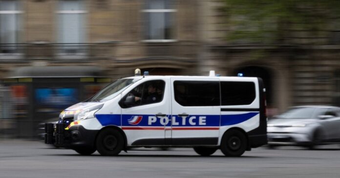 Un muerto y cuatro heridos tras disparos desde un auto en París