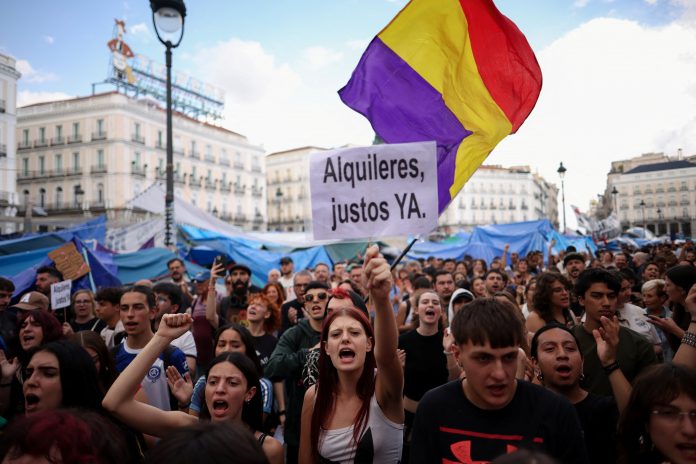 España: más de 50 ciudades protestan tras caer los decretos de vivienda