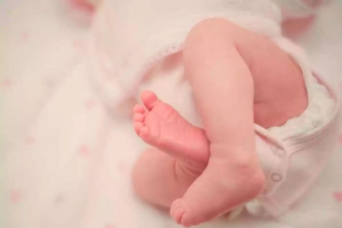 Niño de tres años apareció solo y descalzo en San Salvador