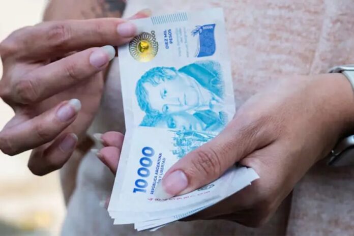 Comercio: aumento del 5,7% escalonado y bono de $50.000