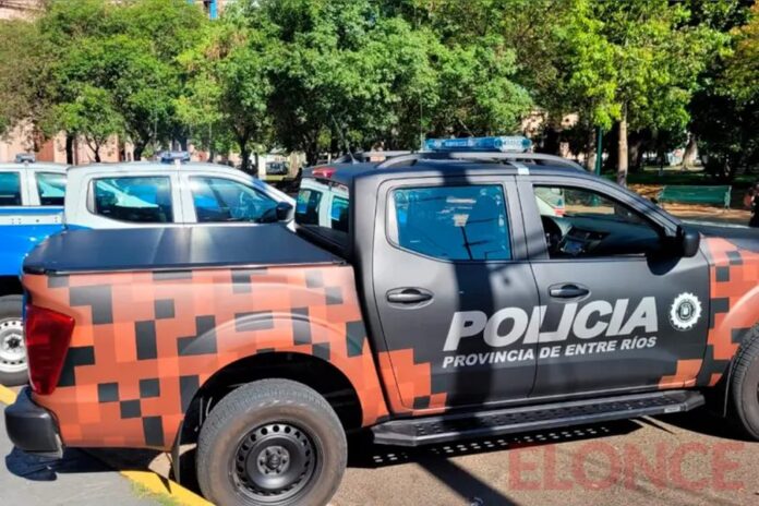Una mujer de 27 años incumplió una restricción judicial y agredió a una policía