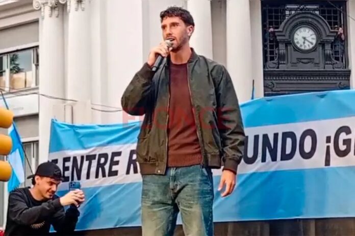 Senesi, padrino de una escuela de Concordia: la sorpresa en Camba Paso