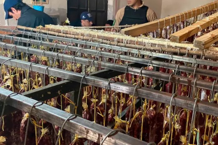 En Federal, decomisaron más de mil salamines y 350 kilos de tocino