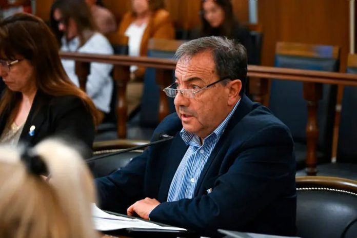 La oposición afirma que la ley de alivio fiscal deja afuera a endeudados