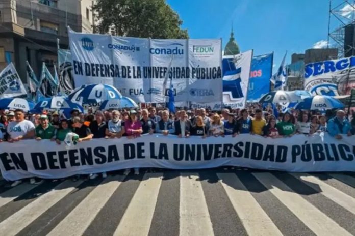 Multa diaria para Santilli por incumplir la ley universitaria