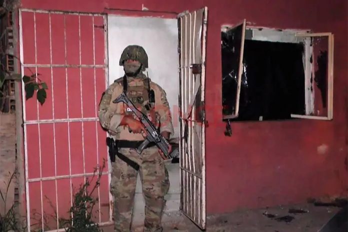 Allanamiento por narcomenudeo en barrio Las Flores: 126 bolsitas y 3 detenidos