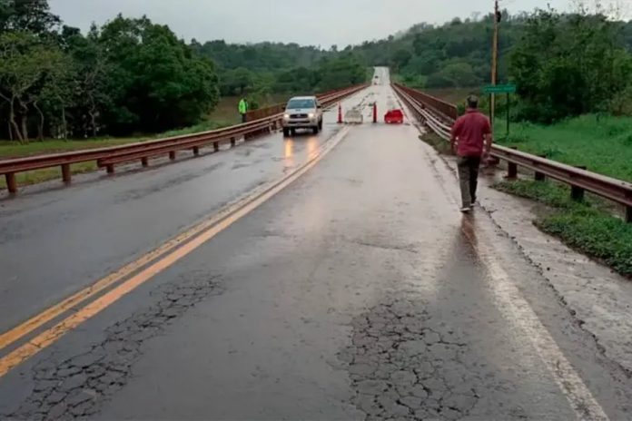 Crecida en Misiones: cortaron tramos de la Ruta 12
