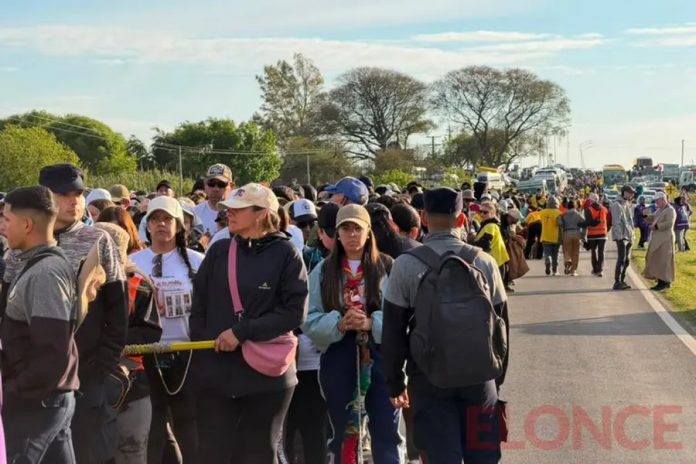 Cansados, pero felices: la Peregrinación de los Pueblos se acerca a Paraná