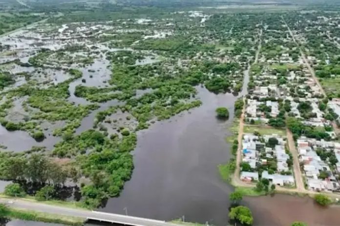 El Paraná crece en Corrientes y aumenta la cantidad de evacuados