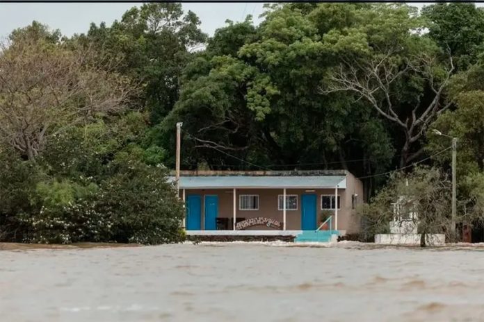 Crecida del Paraná en Corrientes: 754 evacuados y autoevacuados