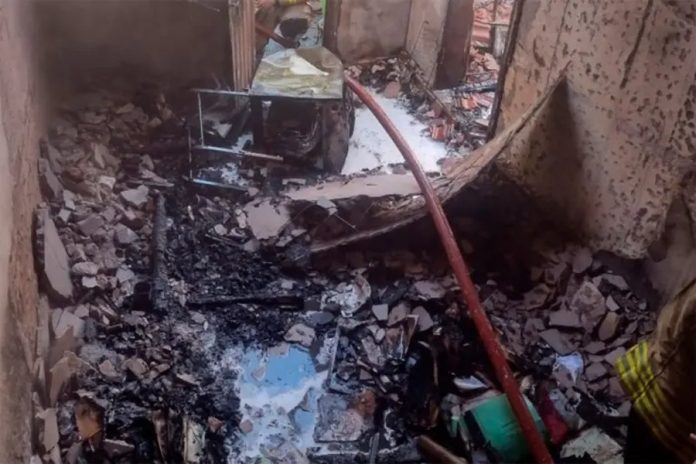 Dos jóvenes entraron a una casa en llamas en Victoria y sacaron a dos ancianas