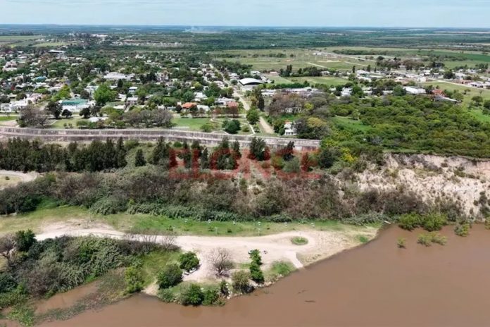 Dron muestra la creciente del Paraná en Hernandarias: a 1,02 metros de alerta