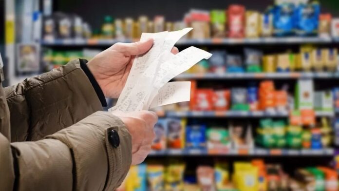 El consumo no arranca en el país: industria y supermercados en rojo