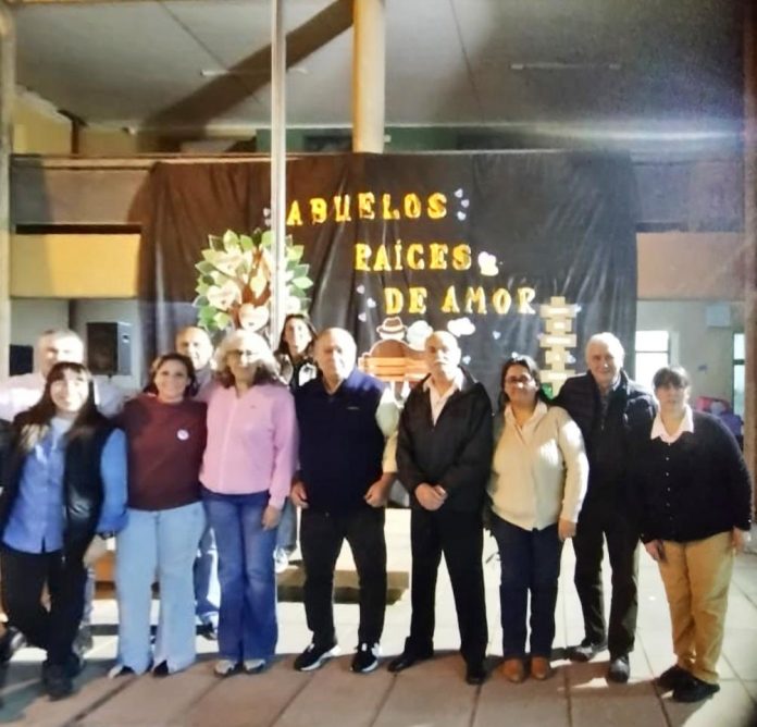 La Escuela N° 27 de Concordia distinguió a un excombatiente de Malvinas