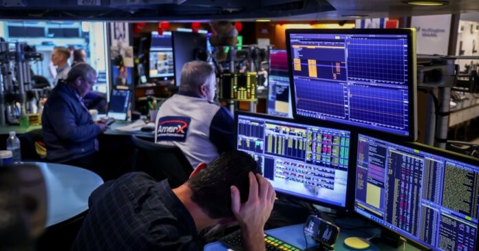 El riesgo país superó los 700 puntos y marcó el máximo del año