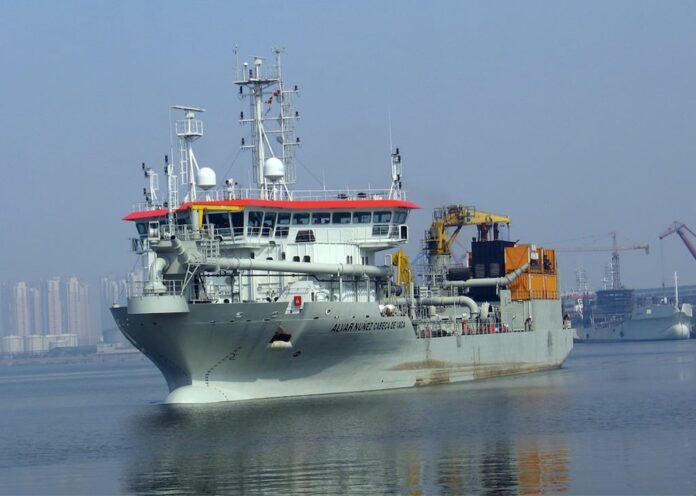 Dragas desde Singapur y Croacia para la Hidrovía por la crecida del Paraná