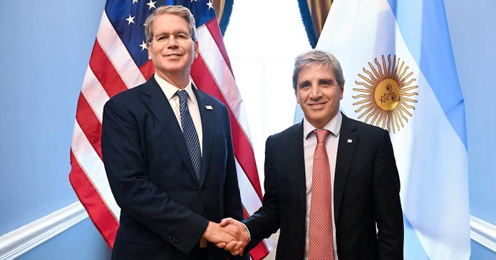 Caputo va a Tailandia por el FMI y Bessent pega el faltazo