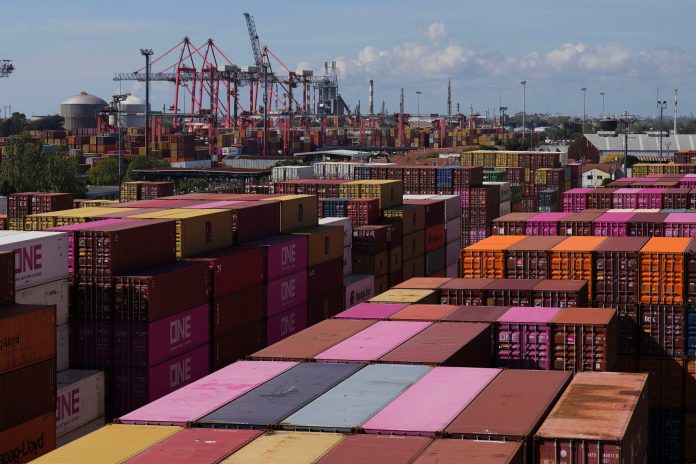 Exportaciones récord: la Argentina superó los USD 10.000 millones en un mes