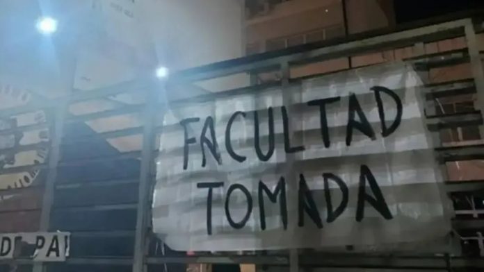 La Facultad de Trabajo Social de la UNER quedó tomada: marcha en Paraná