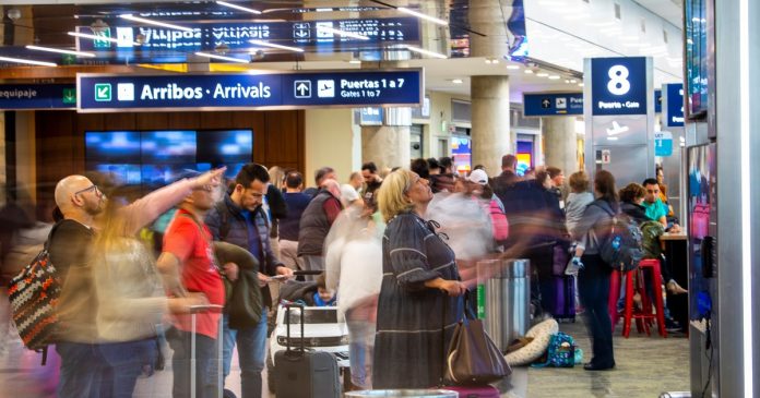 La tasa de cabotaje en aeropuertos pasará a dólares y subirá a US$ 9