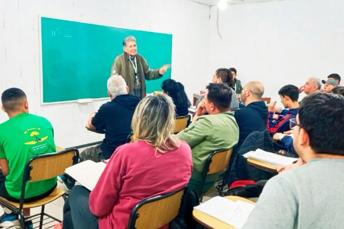 Docentes de Concordia piden garantías ante la reforma de la secundaria de adultos