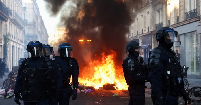 París, Francia: despierta devastada tras una noche de saqueos y violencia